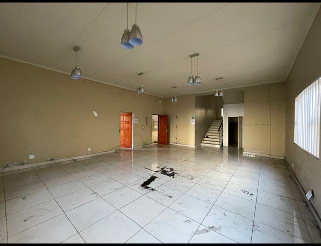 667M² WAREHOUSE TO LET IN HALFWAY HOUSE